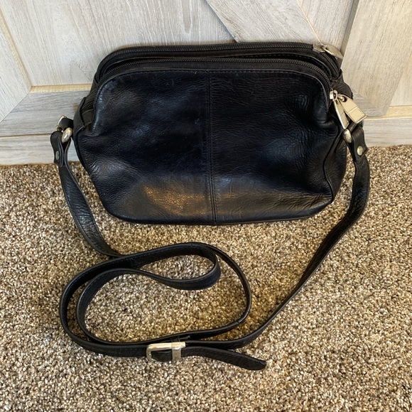 Vintage 90’s Wilson Leather Black Purse Crossbody Shoulder - Picture 2 of 11